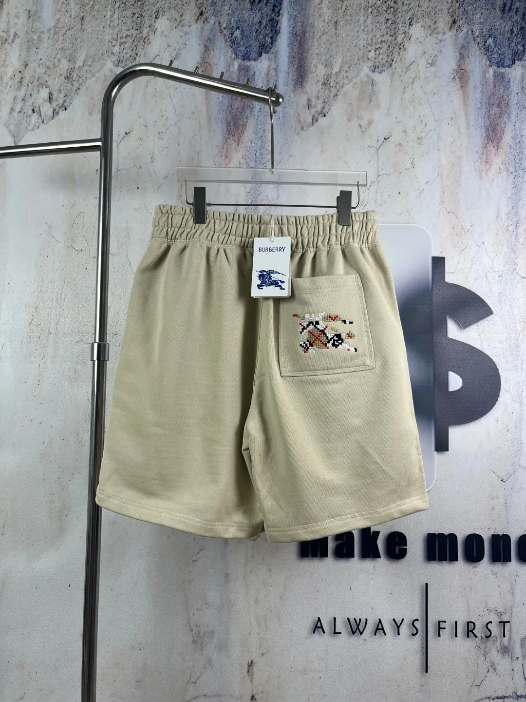 BR 831 🔘 𝐁𝐮𝐫𝐛𝐞𝐫𝐫𝐲 26SS * Burberry ， Classic ， Retro ， 。 🔹 ： ， ， ， 、 ， Breathable 。 ： ， ， ， ； ， ， 。 ：Classic ， ， 、 ， ； ， ， 。 🔹 ： ， Retro Classic ， Classic ， ， ， ， 。 ： ， ， ； ， ， ； ， ， ； Black、Cream White Classic ， ， Versatile； 、 ， Authentic ， 。 Size：S M L XL XXL ：Black Khaki